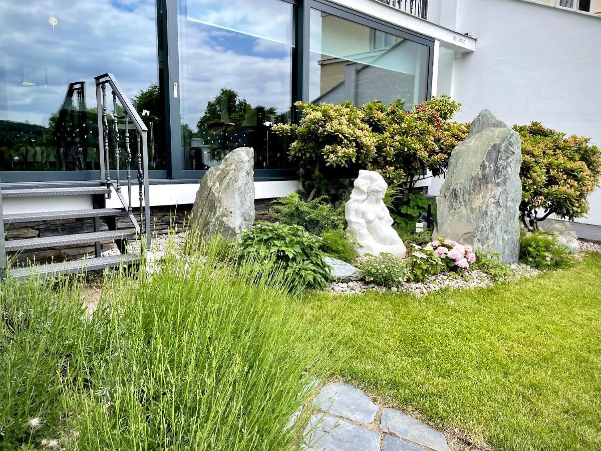 Wellness & Spa Boutique Hotel Pod Lipkami Praga 4*,