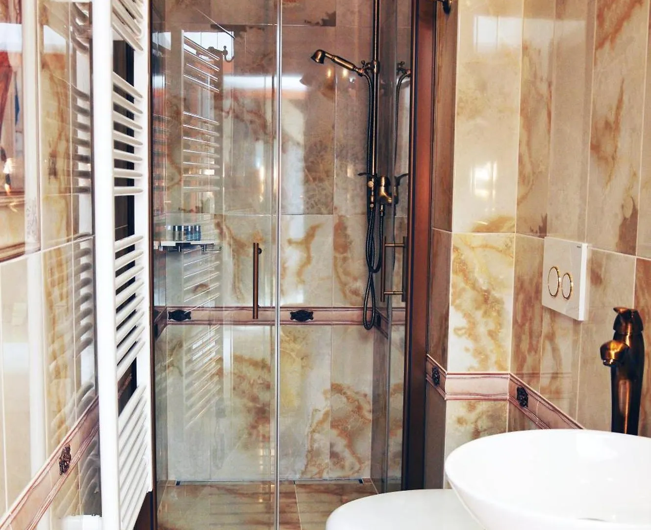 Wellness & Spa Boutique Hotel Pod Lipkami Praga 4*,