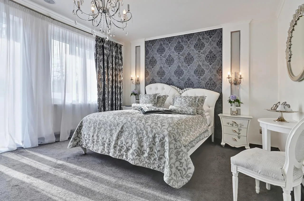 Wellness & Spa Boutique Hotel Pod Lipkami Prague contacts